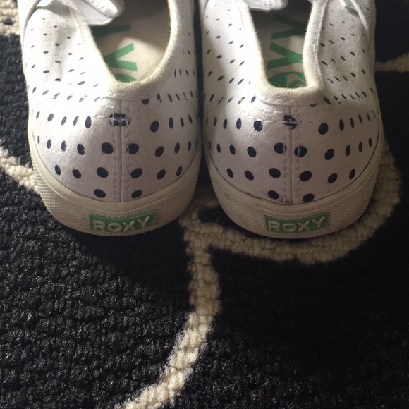 Roxy Size 7! - Picture 3 of 7